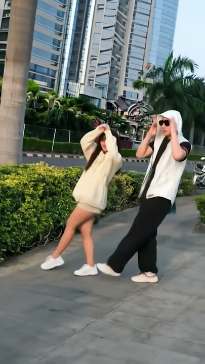 Asyik Jalan Sore Tiba Tiba Fuji dan Verrell Joget Bareng Orang Tak Di Kenal