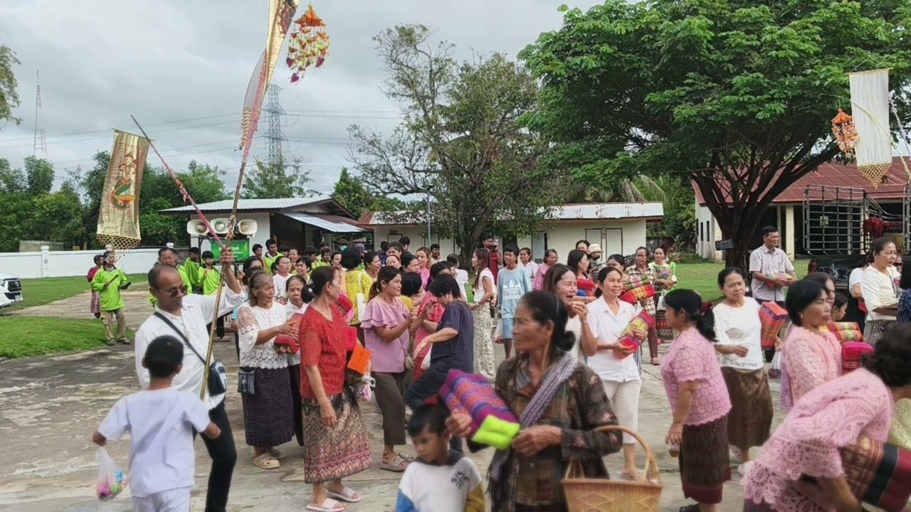 แห่กฐิน ทางพิณสองสาย