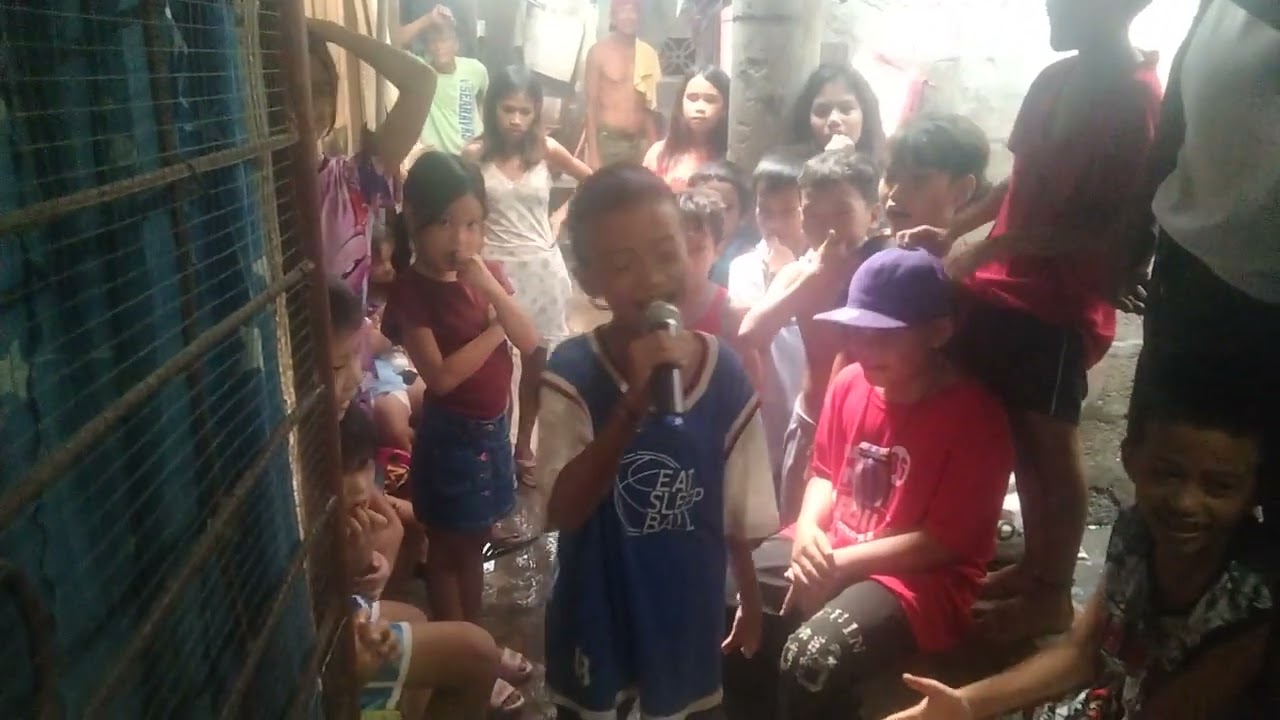 Ang saya ng mga Bata sa palaro at pagkain 