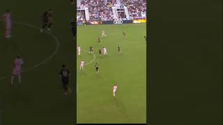 Lionel Messi Thrilling Dribble 202526