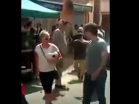 توم كروز وصديقته يتجولان في أحد الأسواق الشعبية بالمغرب