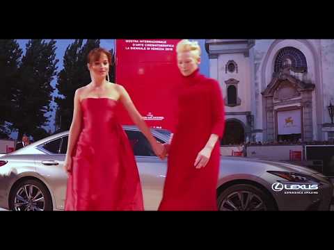 Video: Tilda Swinton ja Dakota Johnson jahmatasid publikut