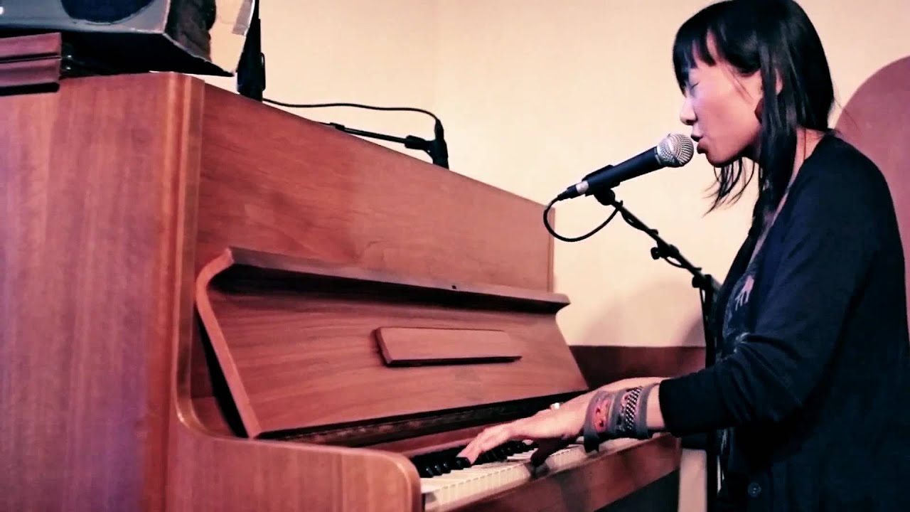 Jane Lui @ Cafe Henrici - Black Crow