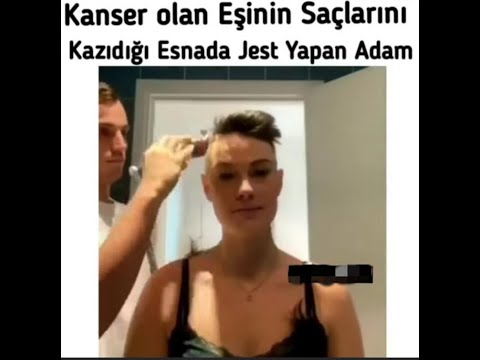 Kanser olan eşinin saçlarını kazıdığı esnada jest yapan adam