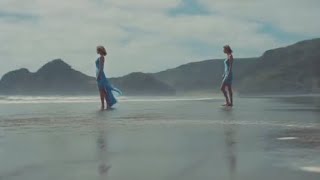 Taylor Swift - Out of the woods (Taylor's version) (oficial music video)