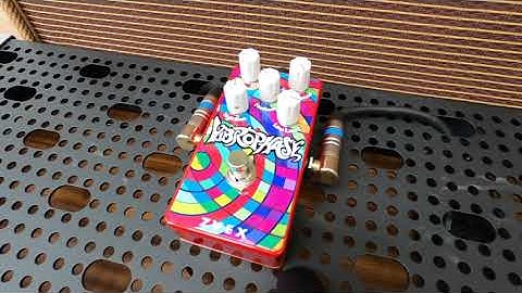 ZVex Vibrophase demo by Piers Walmisley
