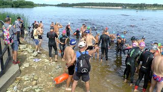 Массовый заплыв на городском озере на День физкультурника