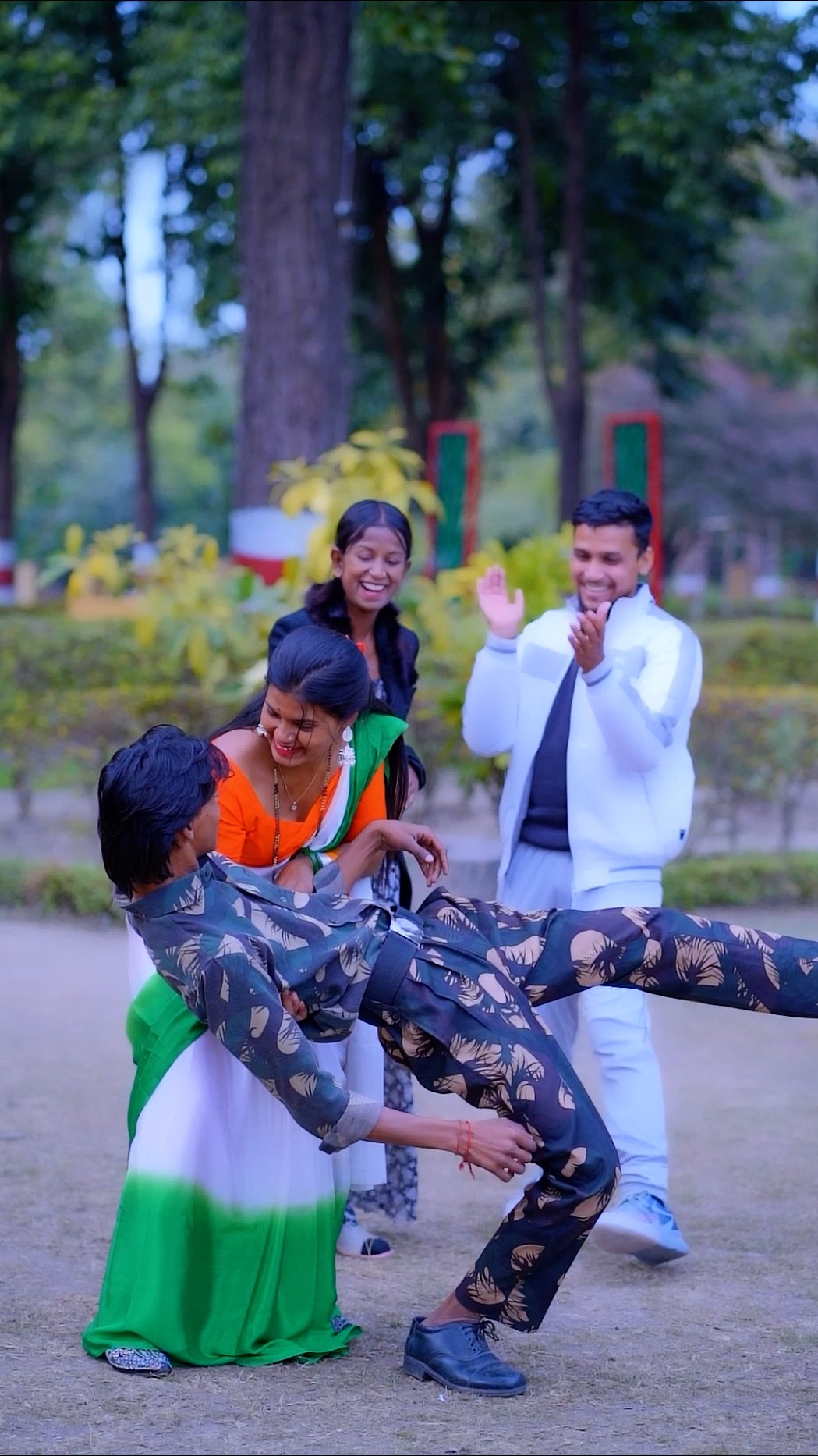 Ye manva lage kahi na tere bina