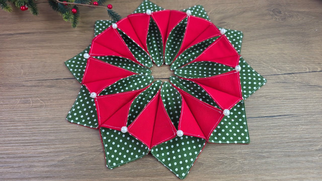 Подсвечник ручной работы из ткани для рождественского стола