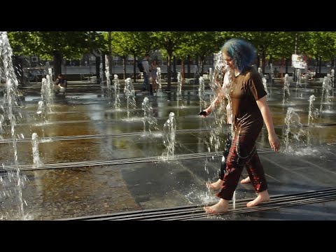 Girls, boys, fountain and wet summer happiness! / Девушки, парни, фонтан и мокрое счастье лета !