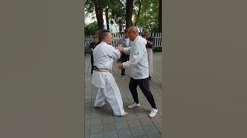Tuishou 推手 Pushing Hands with Taijiquan Masters from Shanghai /early morning in a nearby park