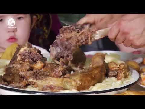 Интернетте порно көру үшін жазаланды Желіде ұйықтап жатқан кездегі адамдардың порно видеолары