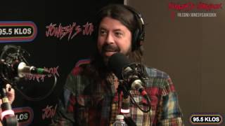 Dave Grohl (aka Jonesy) & Taylor Hawkins Takeover Jonesy's Jukebox