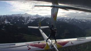 Skydiver moves between gliders in midair!  Red Bull Akte Blanix 2