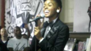 Video voorbeeld van "Janelle Monáe - Tightrope (Acoustic) @ Cactus Music 6/13/2010"