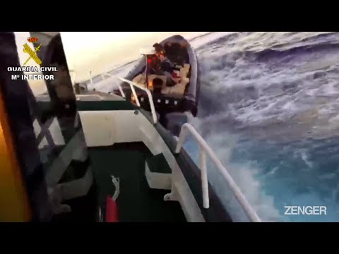 Spanish Police Chase Drug Dealers In Speedboat As They Chuck Cannabis