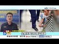 警眼前"掉喪屍煙彈"狂搶丟水溝! 毒駕撞"加油站洗車機"│中視新聞 20260808
