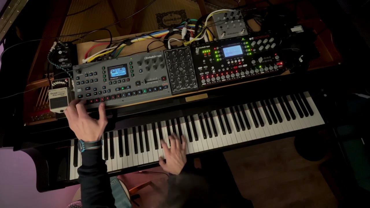 Tom Cawley - Oktopus, Vol. 1 - The Wait auf YouTube ansehen Tom Cawley - Oktopus, Vol. 1 - The Wait auf YouTube ansehen