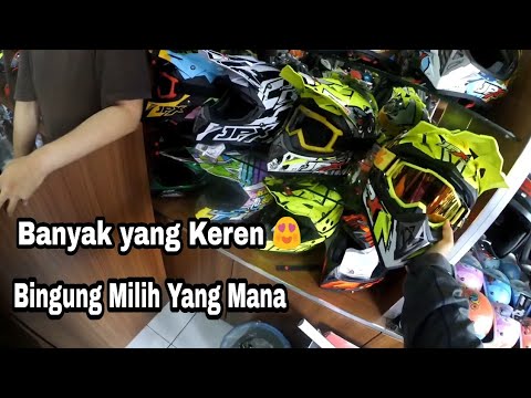  Helm  Baru Di Tahun Yang Baru Jalan jalan Ke Toko  Helm  