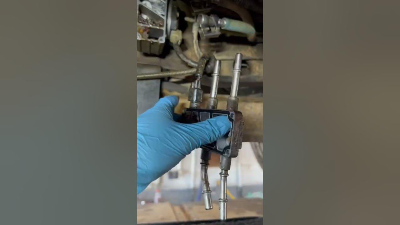 Water in Fuel Light FIXED | Ford 6.0L PowerStroke #Reels - YouTube