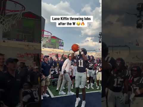Lane Kiffin with the lob 😂 (via olemissfootball/TT)