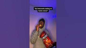 How introverts eat around ppl vs alone 😂 #shorts #foryou