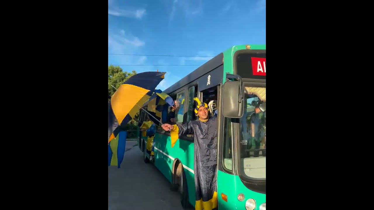 festejando la llegada de reyes de la agrupación los xeneizes del dique. .