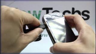 Nokia N97: Plugging in the Micro USB Cable