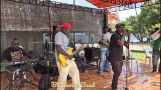 moonlight band fts black wine band, Jesse (lead guitar)poreke (bass guitar)