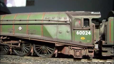 00 gauge model railway weathered loco shed scenes 2