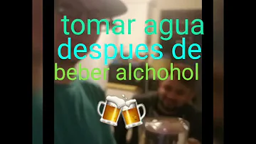 ¿Puedo beber agua mientras bebo vodka?