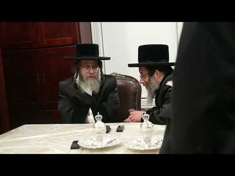 דער קרעטשניף-סיגעטער רבי אויף א באזוך ביים סקולענער רבי'ן אין לעיקוואד