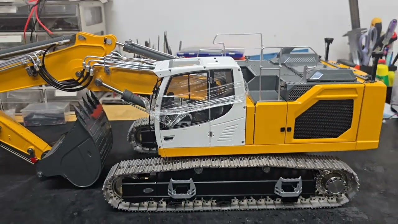 Rc 레수 립헬 945 3단붐 유압 굴삭기 (Lesu liebherr 945 three arm hydraulic excavator)