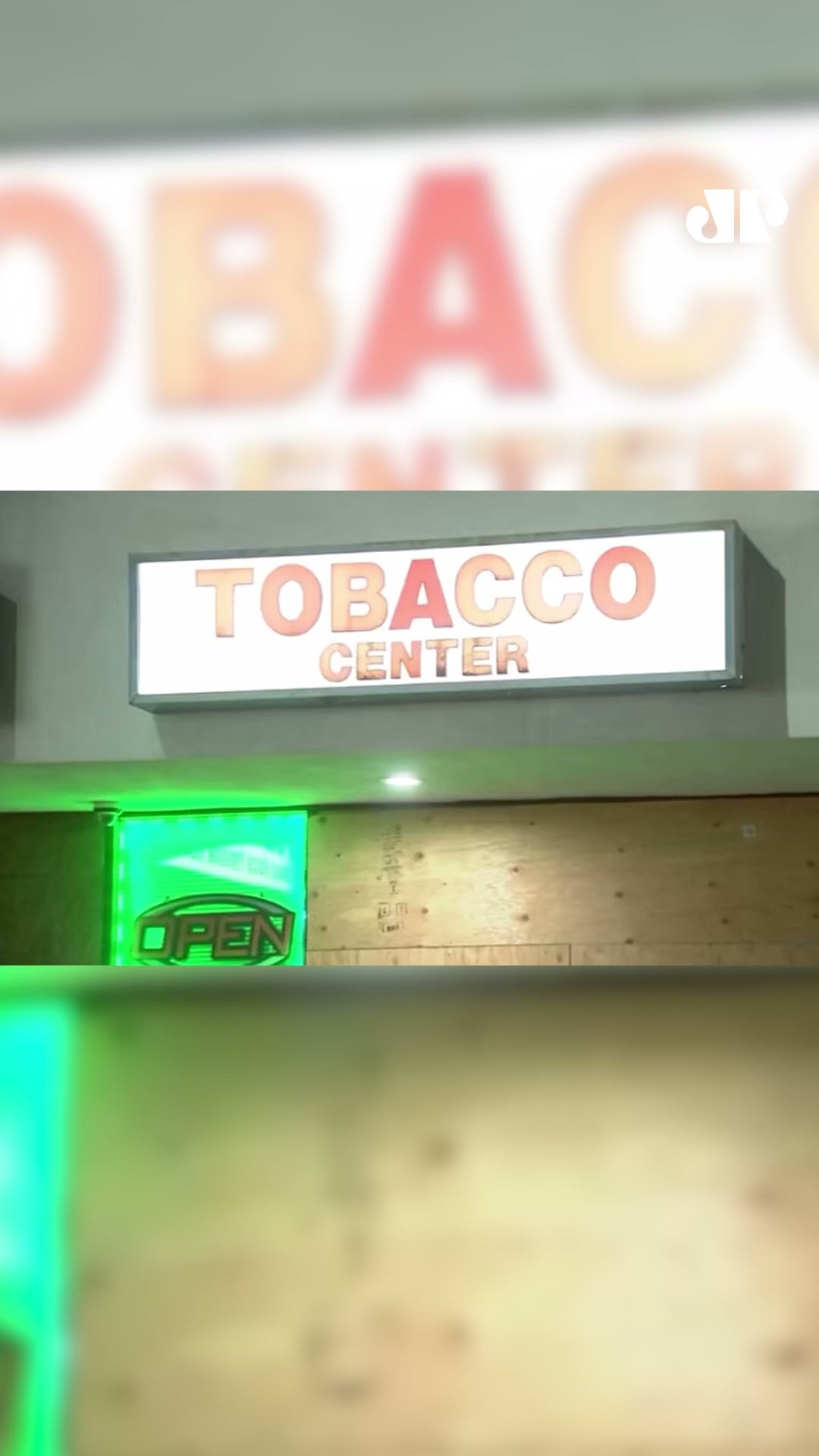 Câmeras registram roubo a tabacaria na Califórnia #shorts