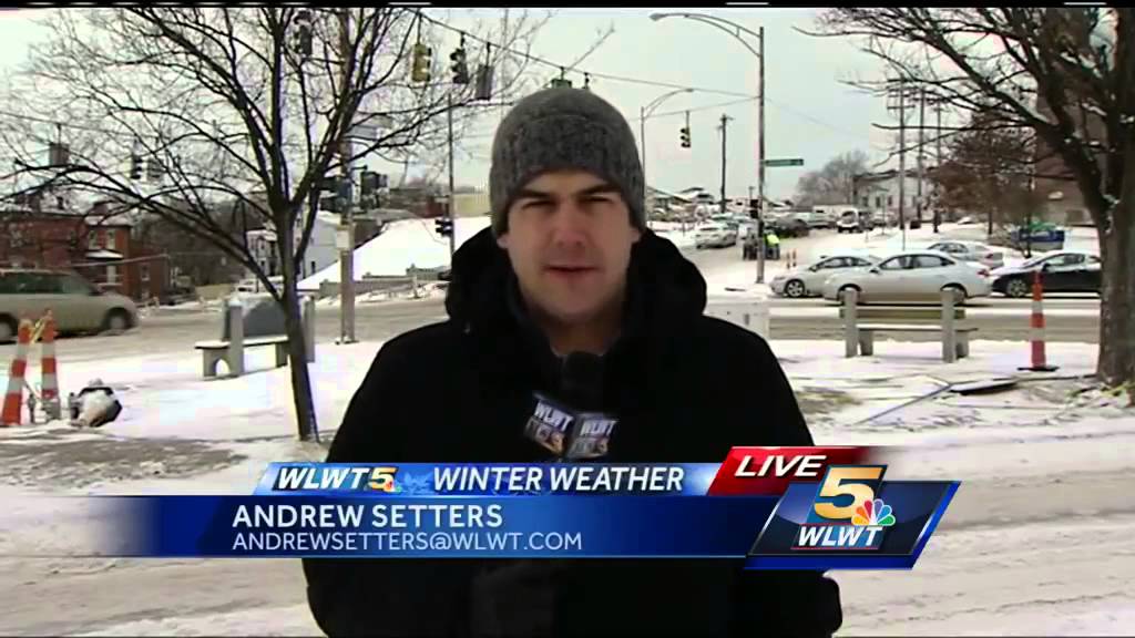 Morning snow makes commute messy