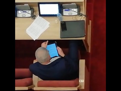 Чем депутаты занимаются на заседаниях | Ufa1.RU