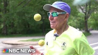 81-year-old Jack Hirschowitz's secret to a long life is 'joggling'