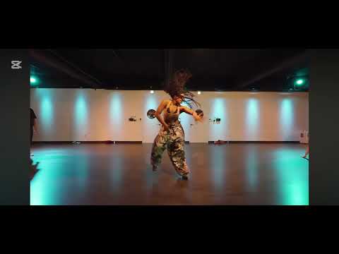 LATRICE KABAMBA WORKSHOP / Body Go - MOLIY, Tyla mirror 