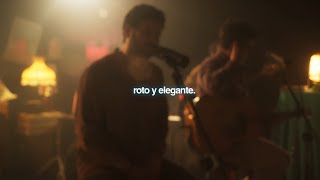 Video thumbnail of "Taburete - Roto y elegante (Acústico)"