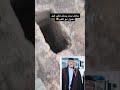 الشاب شعلان يفعل شي عجيب قبل دفن ابيه في مقبرة النجف الاشرف