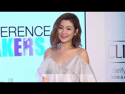 任三岁上线！Selina任家萱出街逛商场玩耍 似青春小女孩