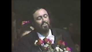 Video thumbnail of "Luciano Pavarotti - Nessun dorma and speech (Monterrey, 1990)"