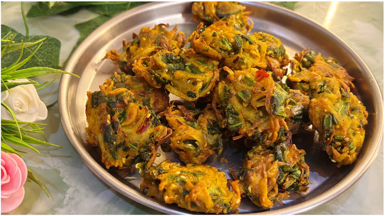 पालक के गरमागरम क्रिस्पी नए तरह के पकौड़े बनाये सिर्फ 10 मिनट में | Plak Pakoda Recipe | Aloo palak