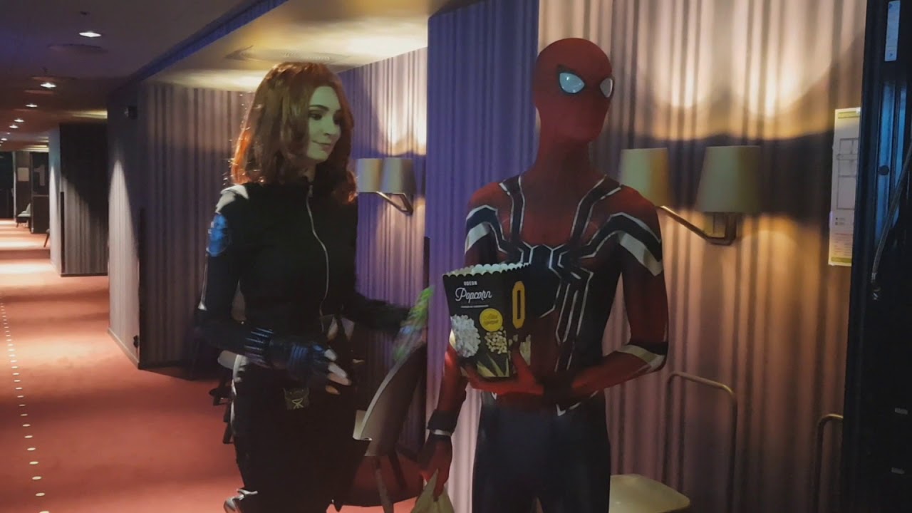 COSPLAY AT THE AVENGERS INFINITY WAR PREMIERE - YouTube