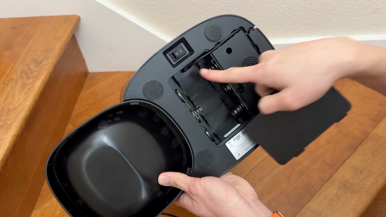 POWERING UP the PETLIBRO Naughty Pet Automatic Cat Feeder 6L B08HLYRPYV