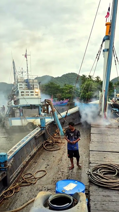 ออกทำประมงแล้ว #fishing #colonelkkjϟ #มองนานๆ #travel #sailing #edm #edms