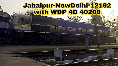 12192/ Jabalpur-New Delhi Shridham SF Express (PT) with WDP4D  40208 | Indian Railways