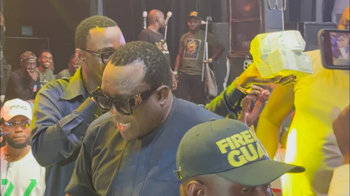 SAHEED OSUPA GIVES PASUMA ONE MILLION NAIRA AT HIS 40TH YEARS ON STAGE ANNIVERSARY