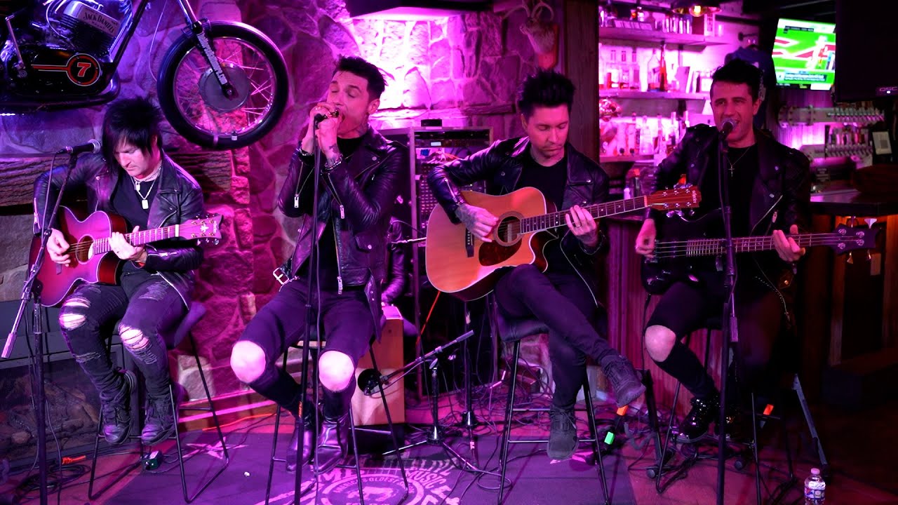 Black Veil Brides Acoustic Set: Knives & Pens