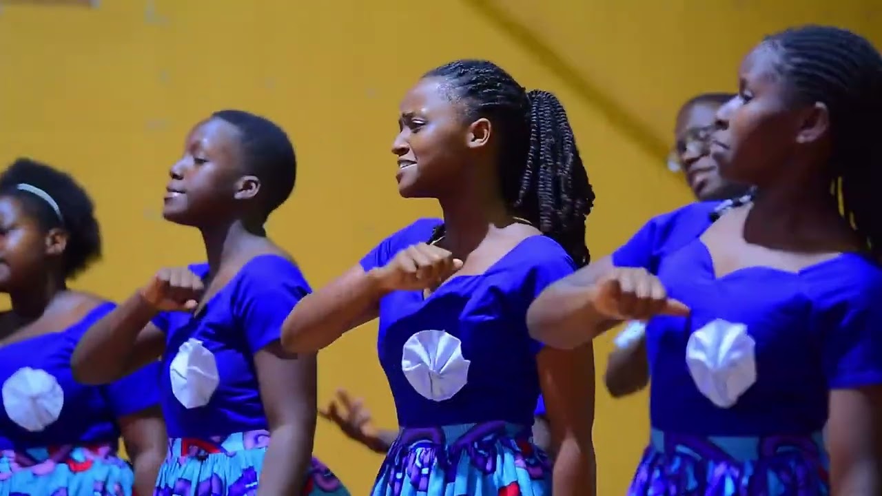 lwaki onemesa by hilton high skl at a live performance, Adventist center